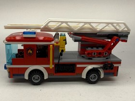 Lego City #60107 Fire Ladder Truck 2016 - 100% Complete with Instructions