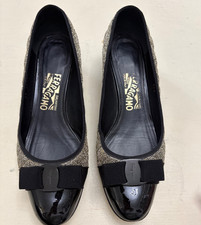 Salvatore Ferragamo Vara Bow Pump Size 8.5 Quilted Gold Black Italian Made Shoes