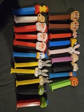 Fabulous Lot Of 20 vintage Assorted Pez Dispensers all with feet collector