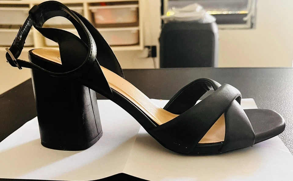 Sandalias My Delicious negras de tacón grueso talla 9,5 M Foto 2 de 4