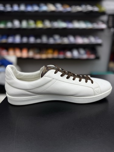 Auténtica Zapatilla Louis Vuitton Luxemburgo Blanca Marrón Monograma Talla 12LV/13US - Imagen 11 de 14