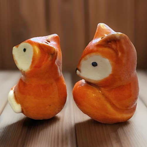Vintage FOX Salt & Pepper Shakers Orange 2.5” x 3” Set Of 2 Vtg Red Baby Foxes - Picture 6 of 9