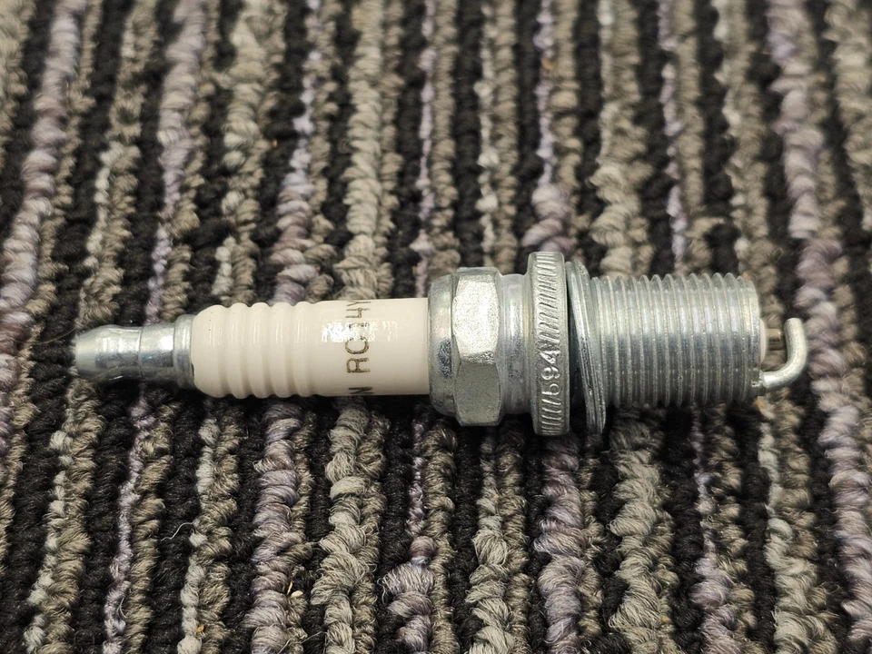 (QTY 5) Champion 431 RC14YC: Spark Plug Fits 1999-2002 Saturn SL1 SL SC1 Base - Image 4 of 4