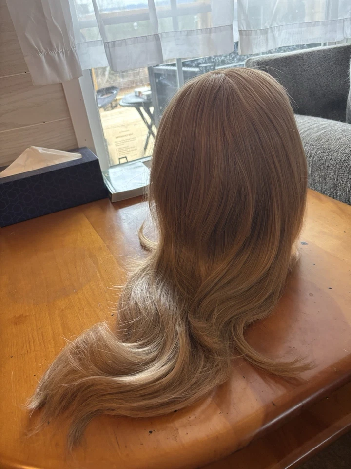 Peluca Bellami de encaje corte frontal y estilo rubio con reflejos 13x6x1 sintética Foto 3 de 4