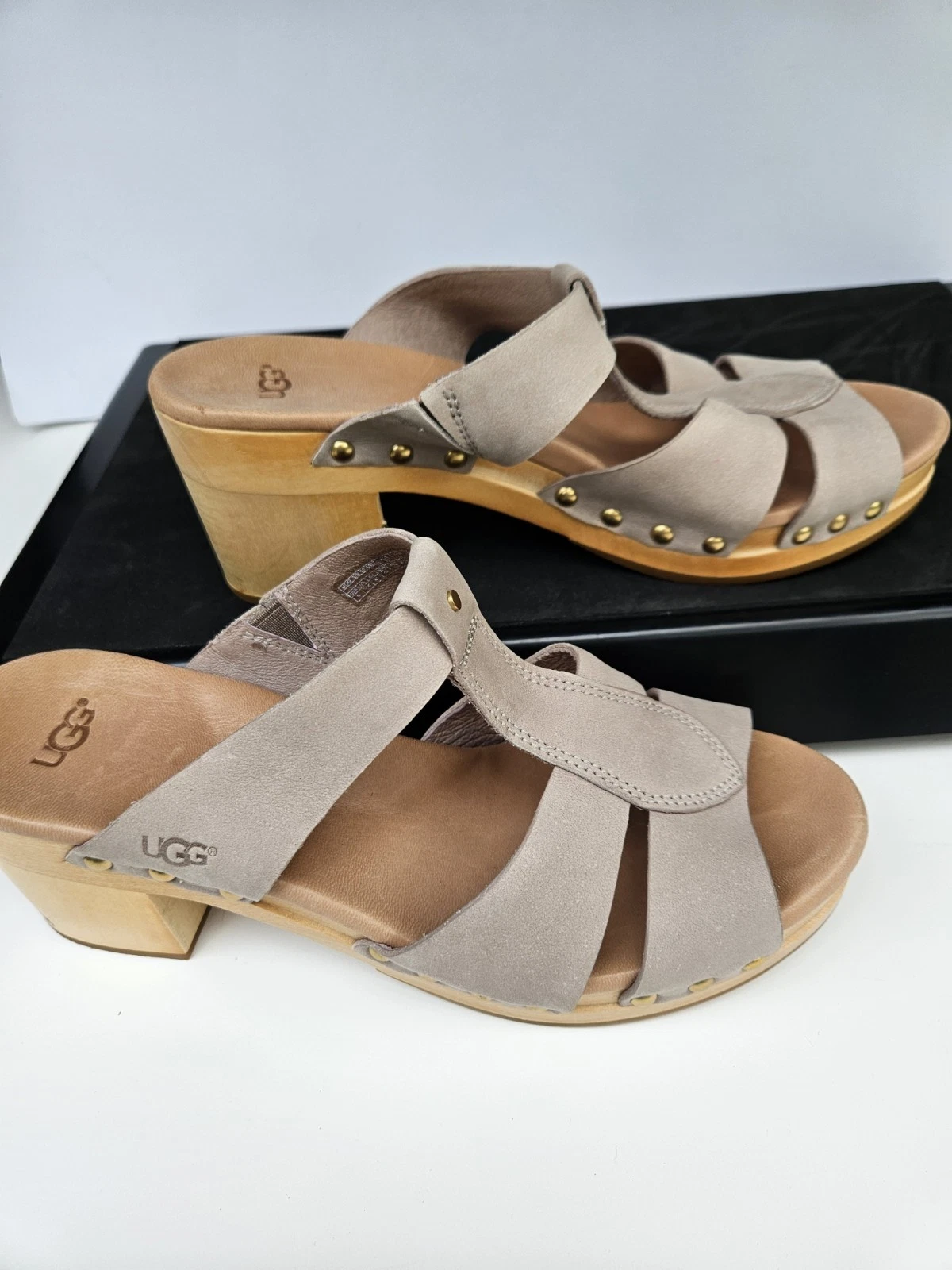 UGG Jennie Scarpe Donna 9 Grigio Pelle Borchie Tacco Legno Sandalo Slip On