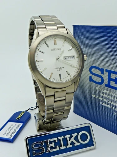 Vintage Seiko 7N43-0AB0 Titanium Gents Watch SGG597P NOS Serviced