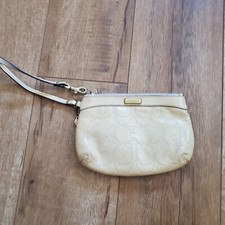 Vintage COACH Beige Leather Embroidered Wristlet Purse Clutch Shiny 8x5x2