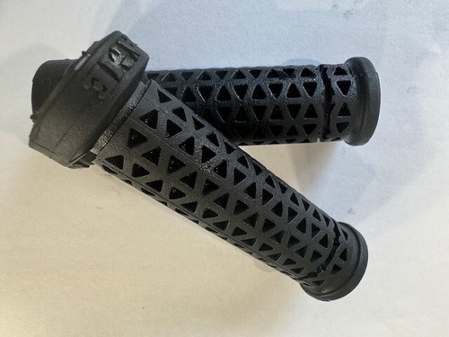 ! NOS AME Triangles Bubble Font Grips Wire Groove Old School BMX MTB ATB Tri - Picture 5 of 5