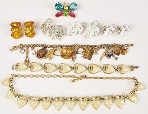 VTG-Coro-Charm-Bracelet-Thermoset-Set-Lot-Necklace-Earrings-Jewelry-Butterfly