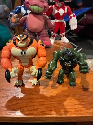 2010 Ben 10 Ultimate Alien 4'' Ultimate Humungousaur& Rath tiger bundle CN