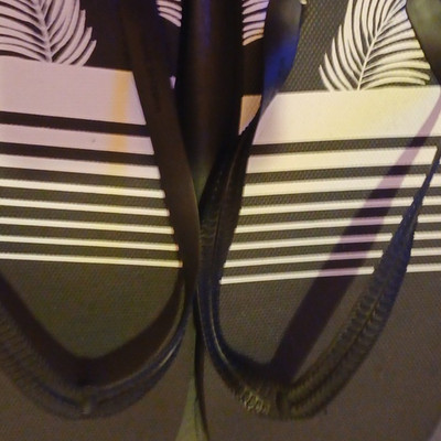 Women's Black/White Striped Flip Flop Sandals Slip On Rubber Straps Size 10