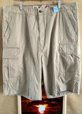 NWT Levi  s Carrier Cargo Shorts men  s beige 42 loose