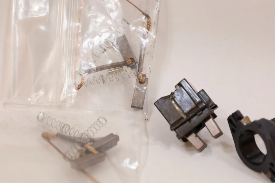 Lote de cepillos anillo deslizante alternador Bosch Volvo C70 S60 S70 S80 V70 XC90 XC90 850 Foto 3 de 3