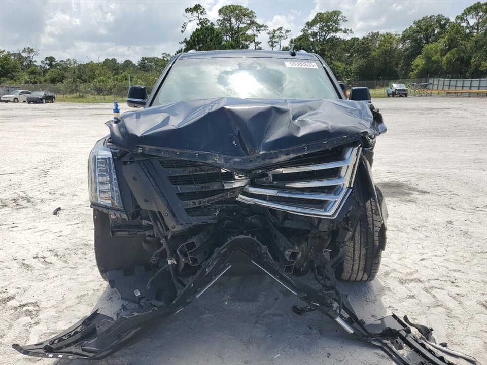 1520 Escalade Rear Passenger Side Right RH Taillight Tail Light Lamp