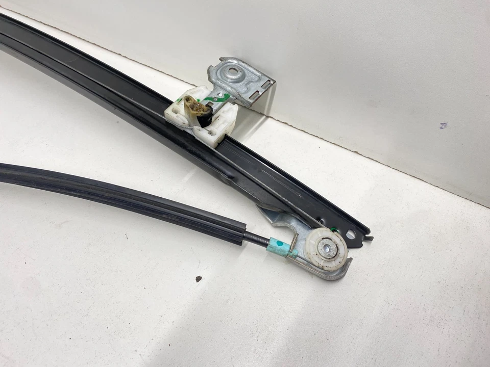 04-07 CHRYSLER TOWN & COUNTRY ПЕРЕДНИЙ ПРАВЫЙ БОКОВОЙ СТЕКЛОПОДЪЕМНИК OEM, 125-02127 - Изображение 2 из 4