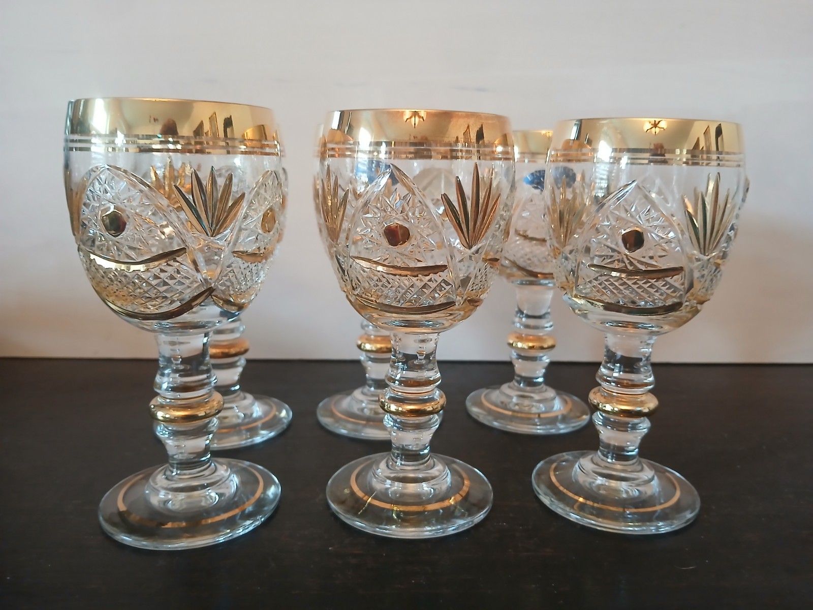 6 dekorative Weingläser mit Golddekor - 15,3 x 6,8 cm