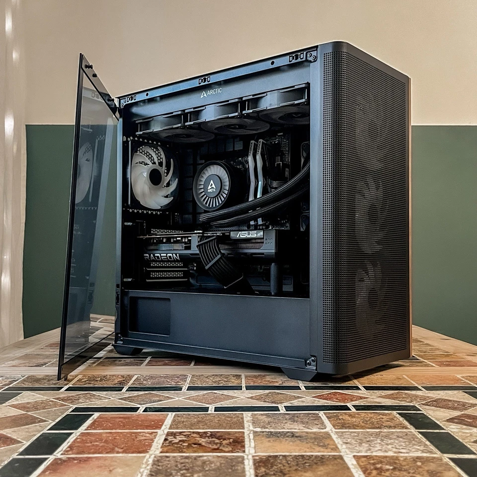 Gaming PC / Ryzen 5 7600X / RX 9070 16GB / 32GB DDR5 / 1TB SSD / WIFI / ARGB