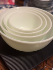 PYREX set of 4 Opal nesting bowls