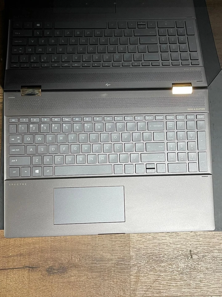 HP Spectre 15T, i7-8705G, 15,6 4K sin TCH, 512 GB, 16 GB, Win10 Home, gráficos RX Vega Foto 3 de 4