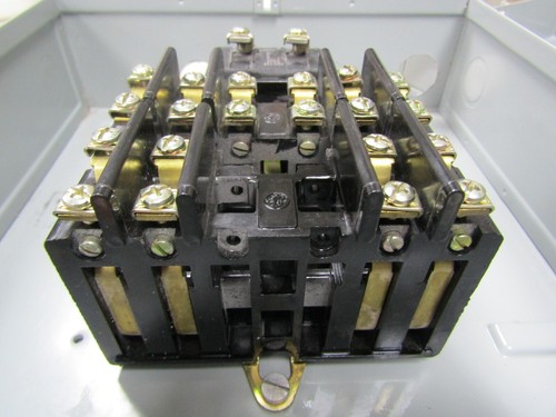 💥GE 20 AMP CONTACTOR DE ILUMINACIÓN CERRADO BOBINA 110/120V 600 VAC CR260L21AL021AA0 - Imagen 6 de 14