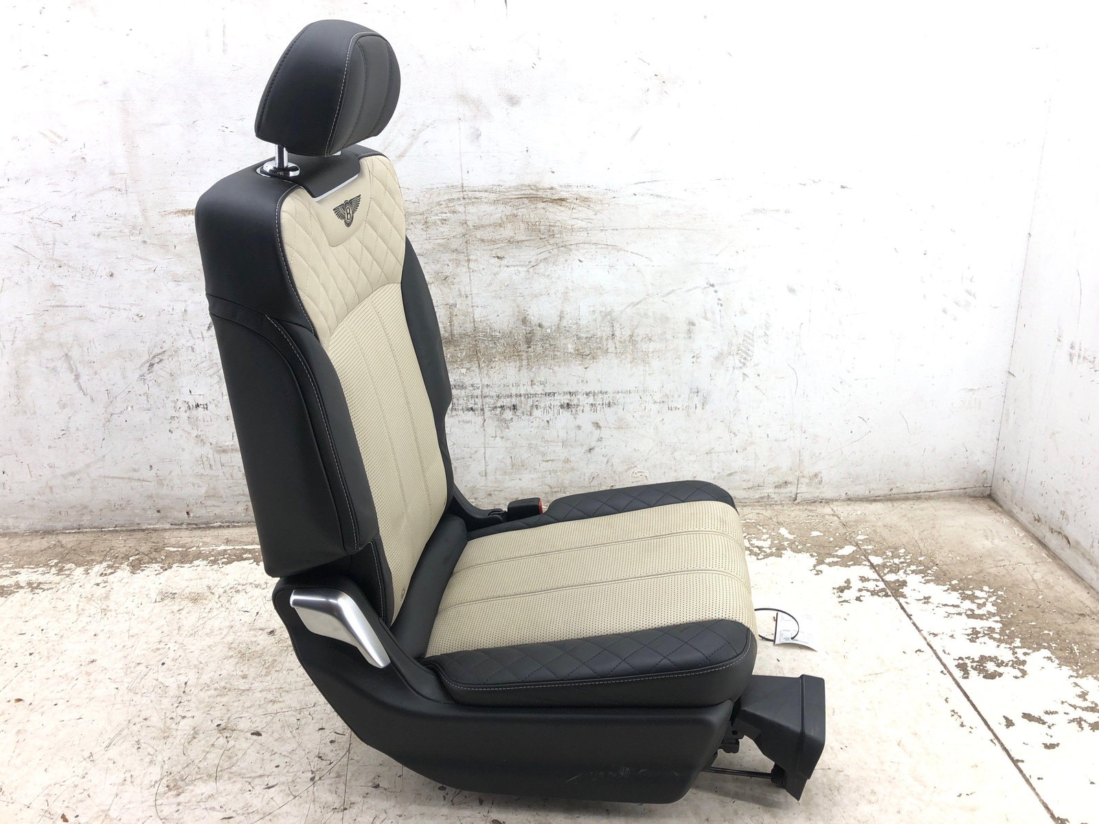2016-2020 BENTLEY BENTAYGA 2ND ROW RIGHT SEAT BLACK/BEIGE *INDENT* *DETAILS* OEM