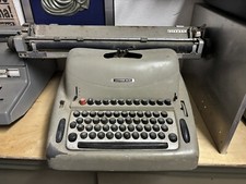 OLIVETTI - MACCHINA DA SCRIVERE LEXIKON 80 E.