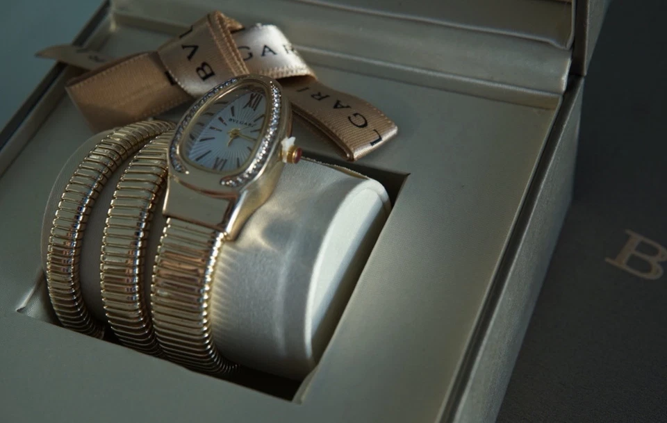 Женские часы серии Serpenti золотистого цвета - Изображение 2 из 4