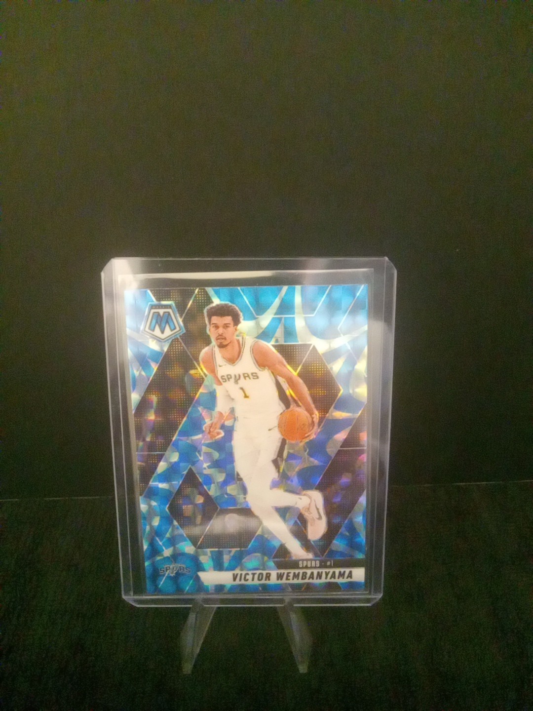 2024-25 Panini Mosaic - Victor Wembanyama #31 Reactive Blue Mosaic Prizm