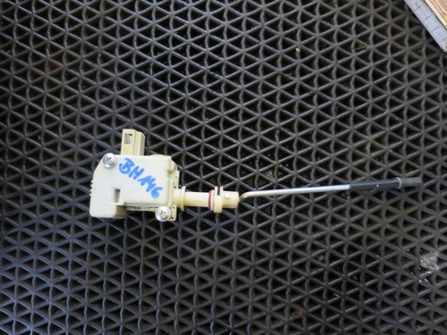 Golf 4 IV  Original VW 1J6810773A Stellmotor Tankdeckel Tankklappe