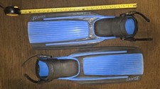    AQUA LUNG US DIVERS BLADES SCUBA FINS. MEN'S SIZE MEDIUM.