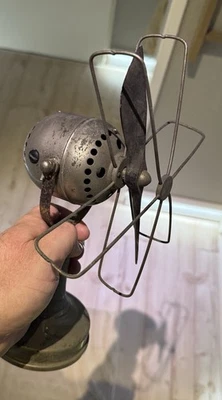 Alter Schöner  Schwerer Tischventilator - Holzpropeller - Vintage - Mit Video 💫 - Bild 1 von 4
