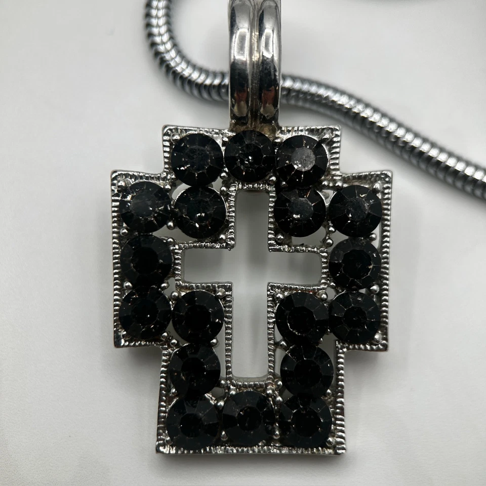 Collar Colgante Cruz Cristal Negro Plata Gótico Glamour Declaración Estilo Audaz Foto 3 de 4