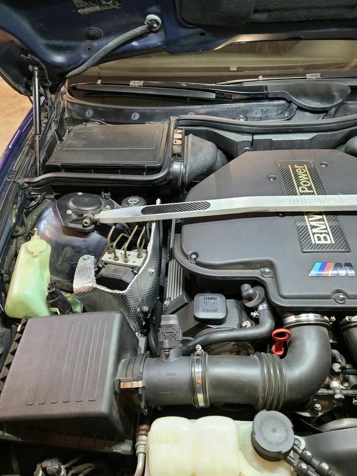 Protector térmico ABS BMW E39 (motores de 6 u 8 cilindros) Foto 2 de 4