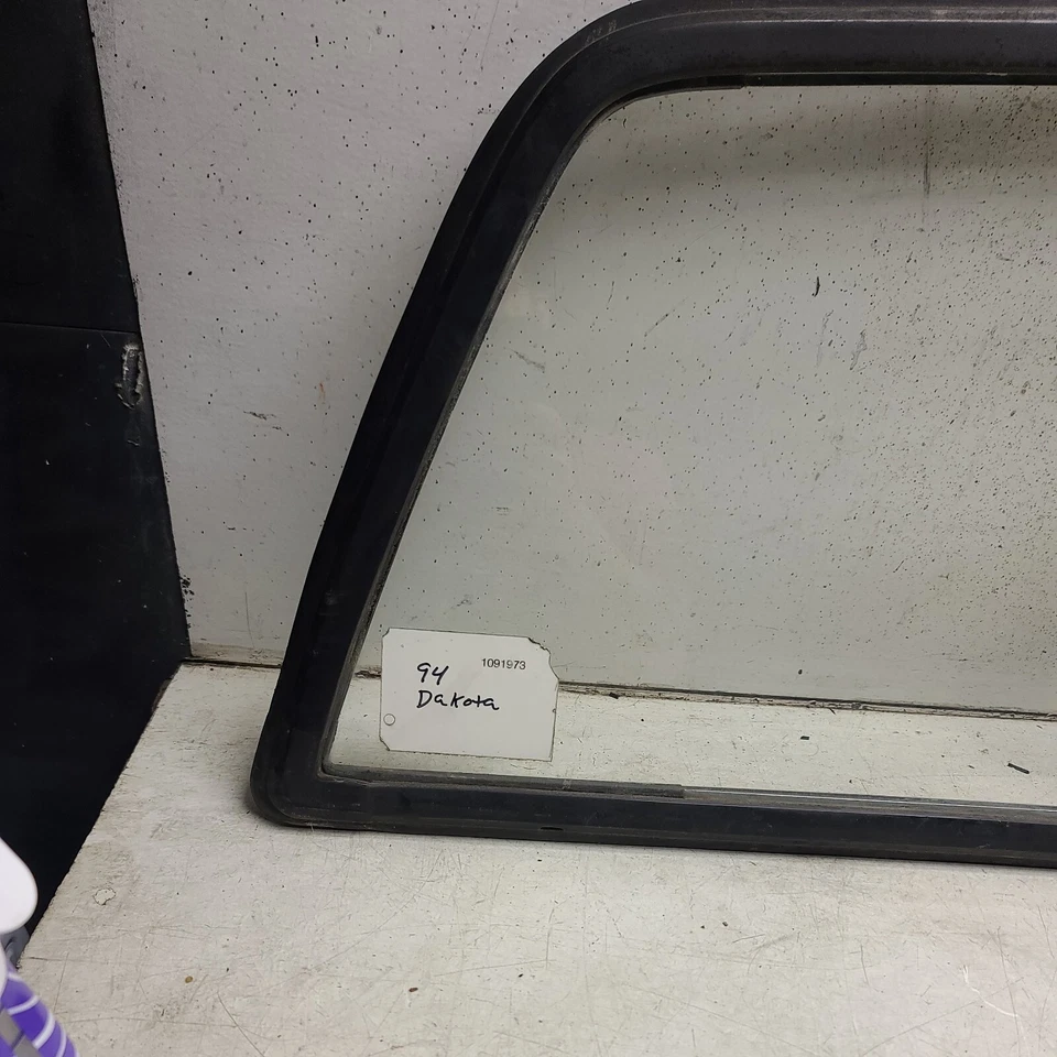1989 - 1995 DODGE DAKOTA SLIDING REAR BACK GLASS  Standard & Quad Cab ONLY  R108 - Image 2 of 4