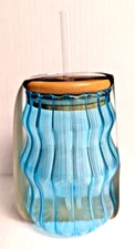 Manna Squiggle Tumbler Clear Blue Borosilicate Glass Bamboo Lid Straw 17 oz. NEW