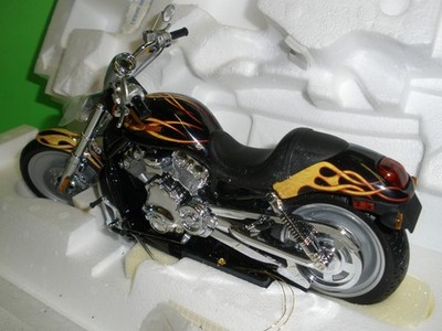 FRANKLIN MINT HARLEY DAVIDSON V-ROD 2005 ROAD RALLY EDITION 1:10