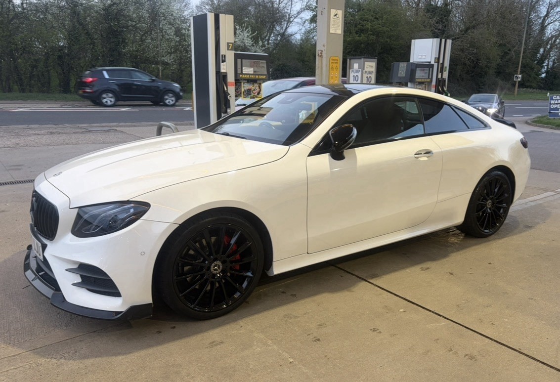 Mercedes Benz E220 AMG Line Premium Edition