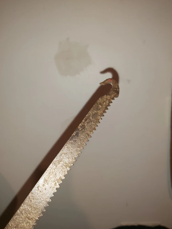 LONGUE SCIE ANCIENNE A GUICHET XIXEME FORGEE MAIN CHARPENTIER OU CHAUMIER - Photo 2/4