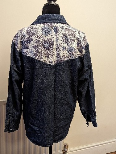 Tapestry Western Denim Shirt M Women's Top Blouse Vintage Unique Unique Vgc - Picture 10 of 15