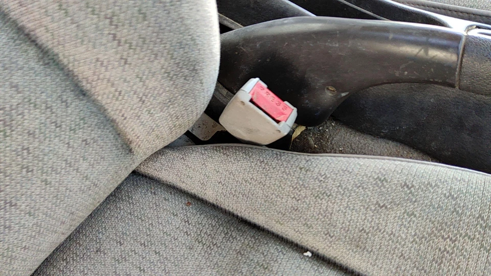 1997 Saturn Sl1 Passenger Right Front Seat Belt Buckle Receiver Oem Gray - Image 2 of 4