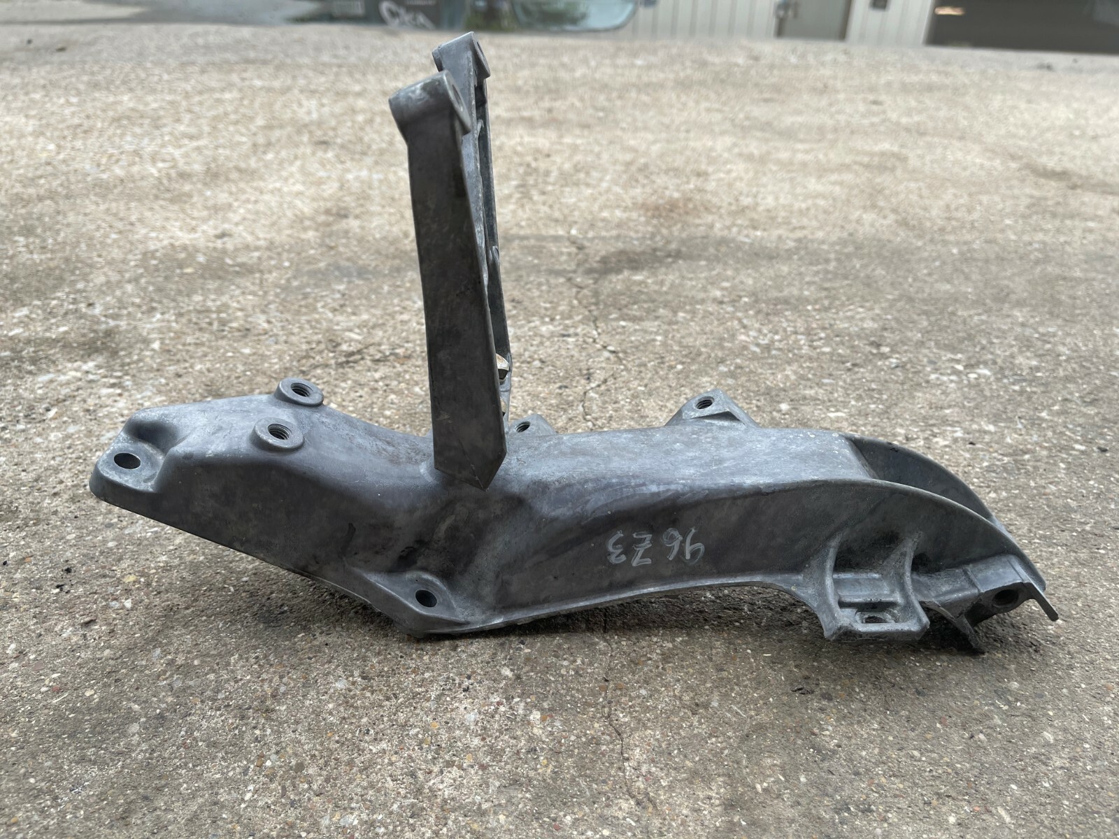 9699 BMW E36 M44 1.9L ENGINE LEFT DRIVER SIDE MOTOR MOUNT BRACKET OEM