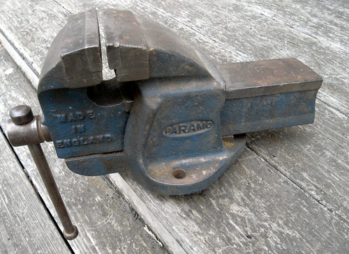 BRITISH -CAST STEEL- HEAVY DUTY VICE- PARAMO NO 2-(RECORD) w/3" JAWS 25 LBS EX.