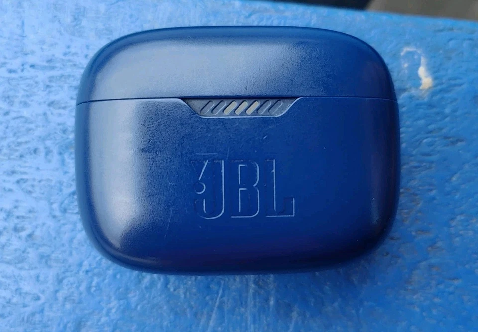 JBL Tune 230 earbuds good working conditions however , please see description!! - Image 3 of 4