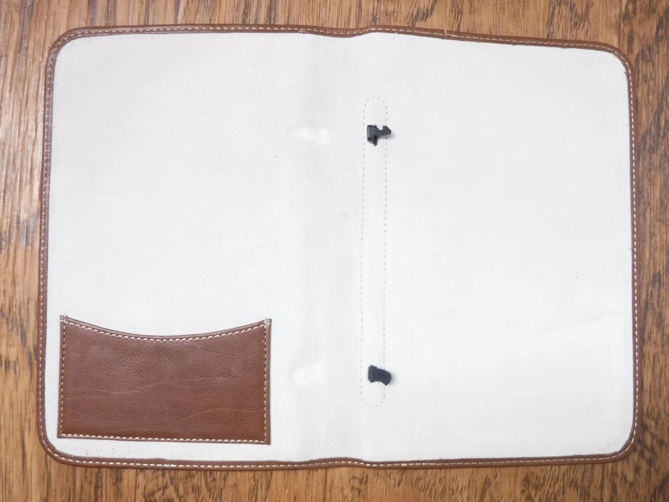 Funda de cuero marrón Cole Haan funda tipo folio para tableta Kindle ~Nueva~ Foto 3 de 4