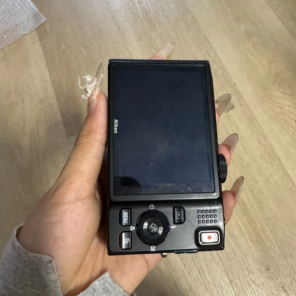 【美品】Nikon COOLPIX S8200 *ZA22 Nikon Coolpix S8200 (Black) 16-megapixel digital camera with