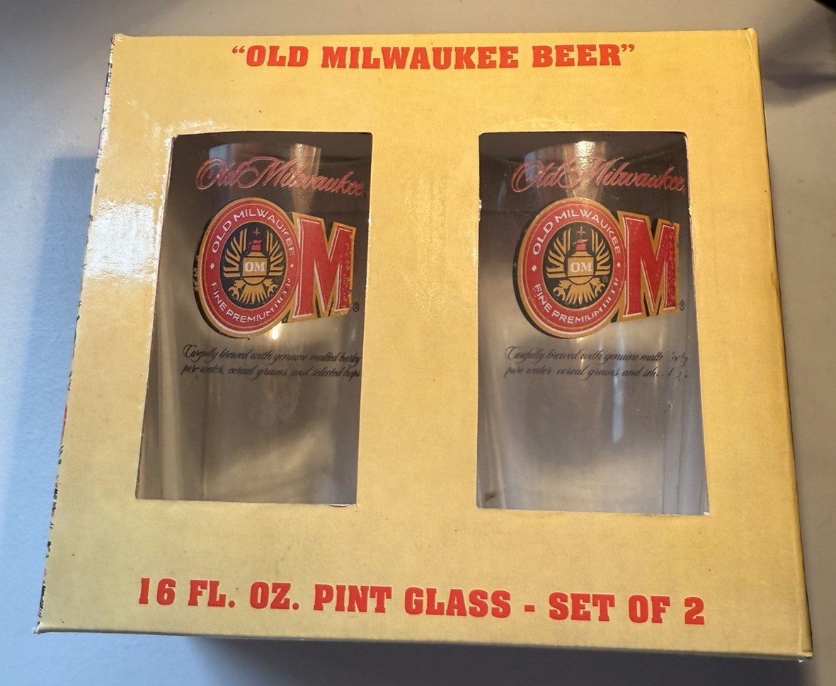 Vintage Old Milwaukee Beer Glasses Set of 2 -16oz Glass