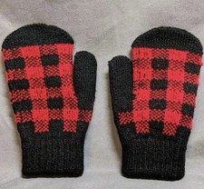 NWOT Winter Knit Baby/Toddler Mittens, Red and Black Check