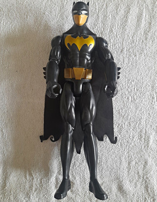 Mattel DC Comics Batman Action-Figur Kunststoff mit Stoffumhang schwarz/gold