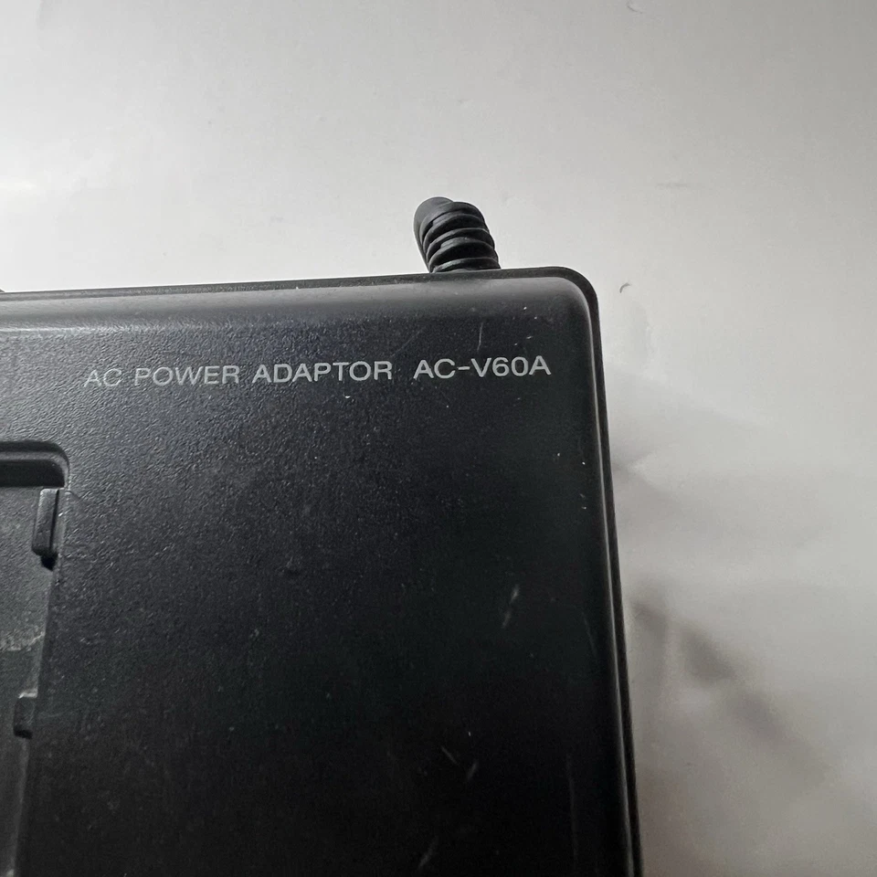 Cargador adaptador de corriente alterna Sony AC-V60A cámara práctica videocámaras CCD-FX NP-77H BATERÍA Foto 2 de 4