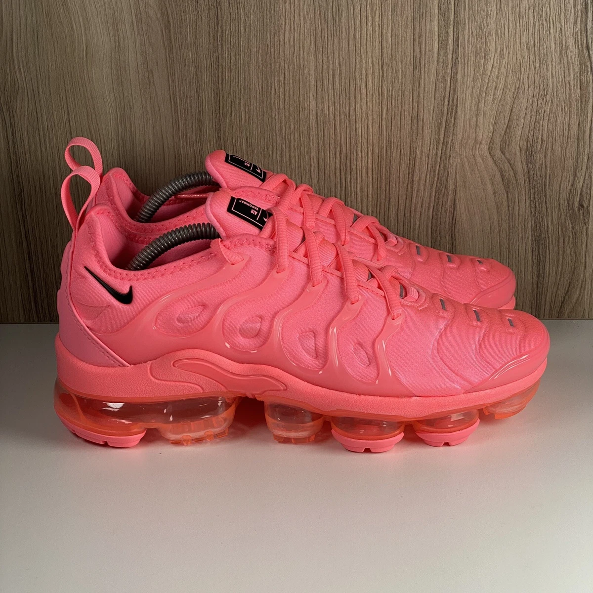 Vapor max hot sale hot pink
